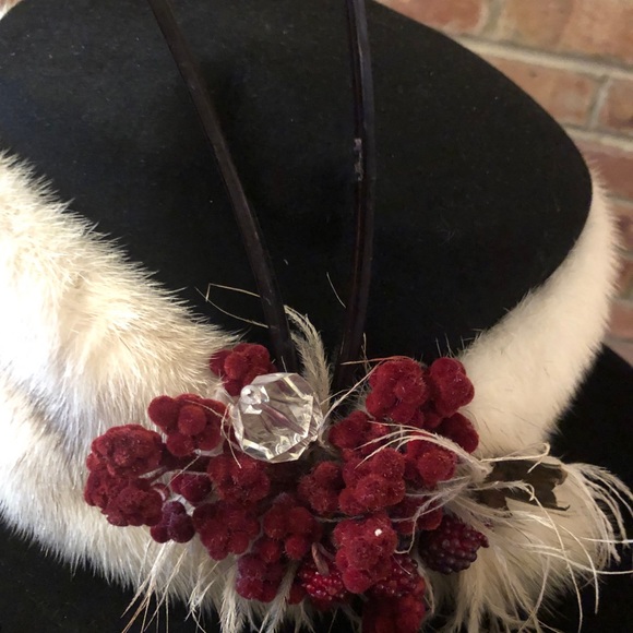 One-of-a-kind wool hat by milliner MJ VonZaskin - Picture 3 of 8